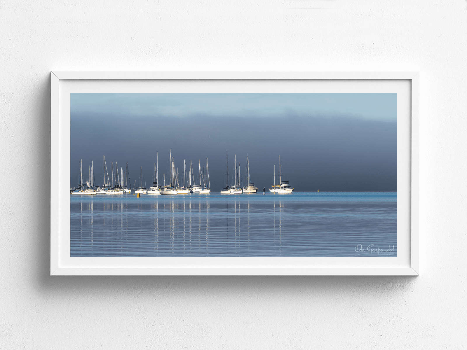 Floating in Fog 1-2 L White Frame on small wall
