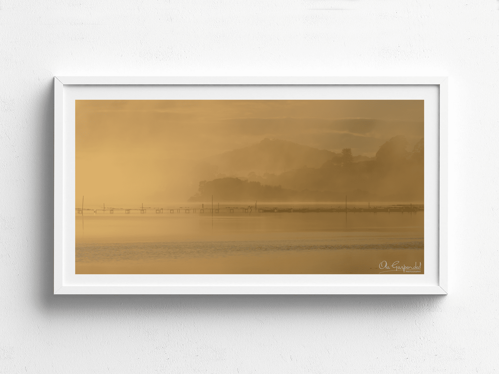 Gold Fog 1-2 L White Frame on small wall